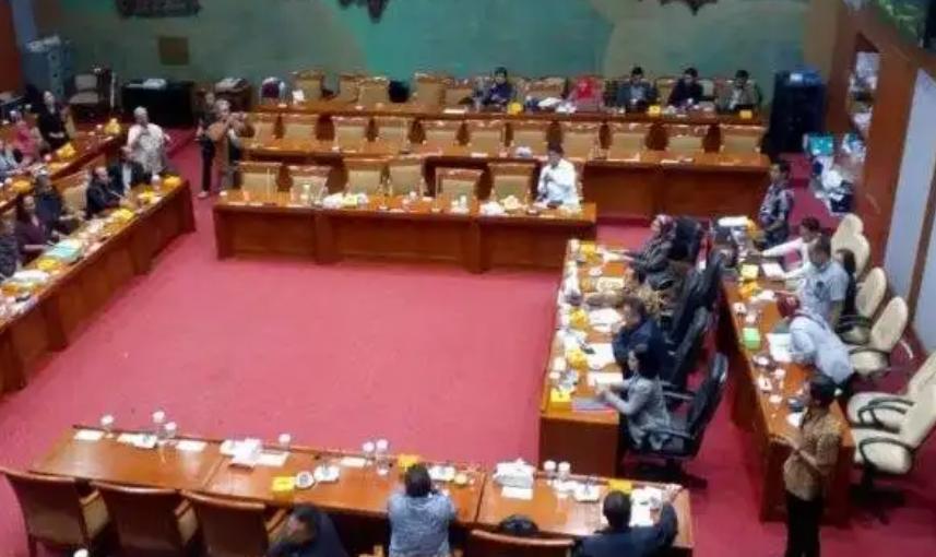 Adukan Revitalisasi TIM, Seniman Datangi DPR