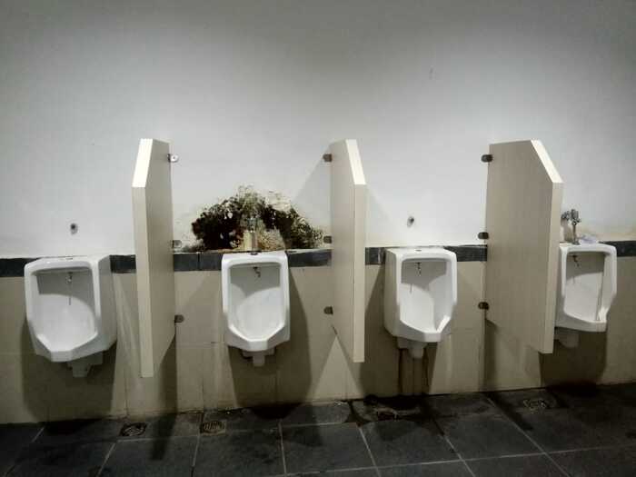 Miris! Toilet Gedung DPRD Tangsel Bocor dan Bau