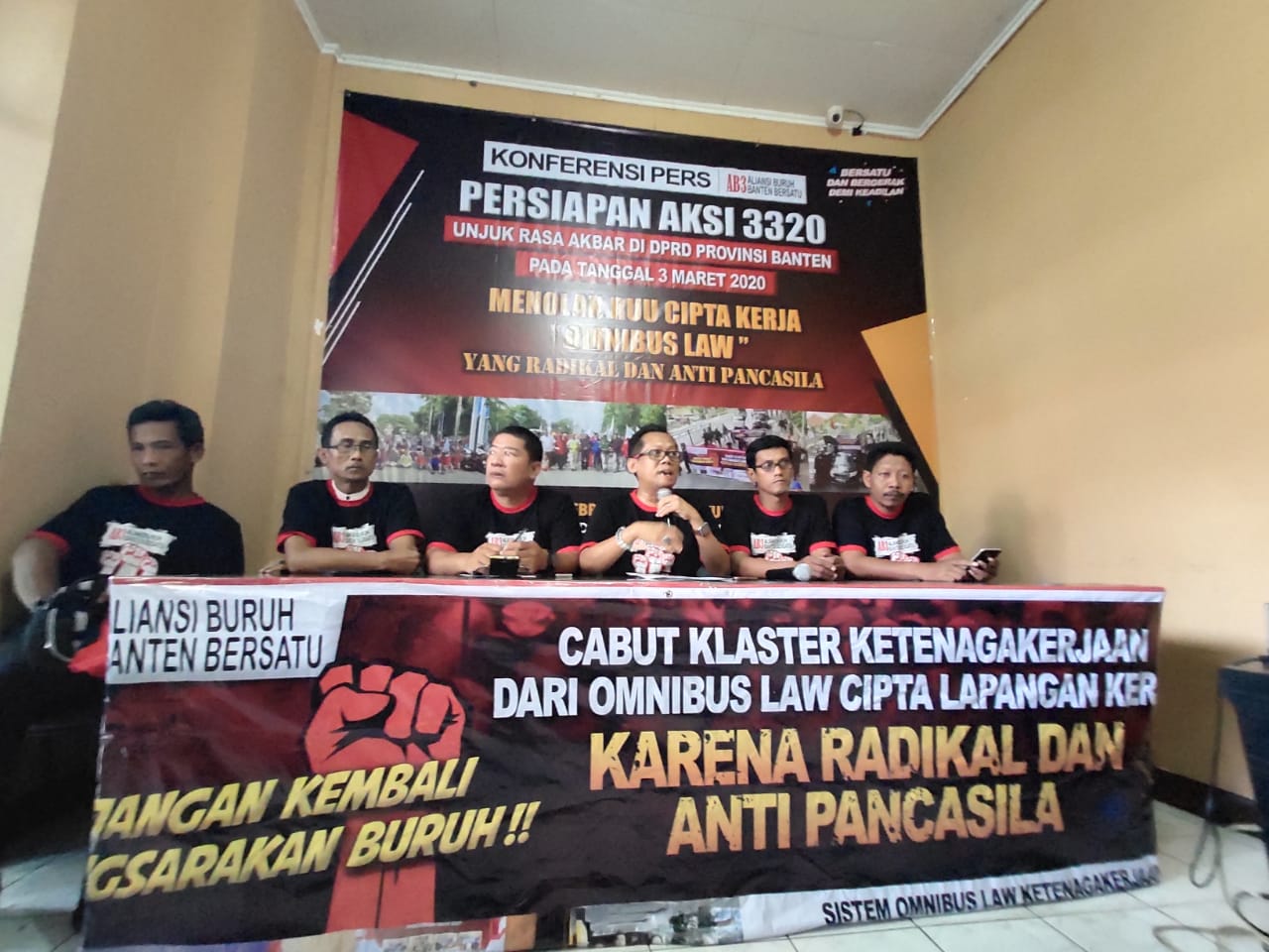 Puluhan Ribu Buruh Ancam Duduki DPRD Banten