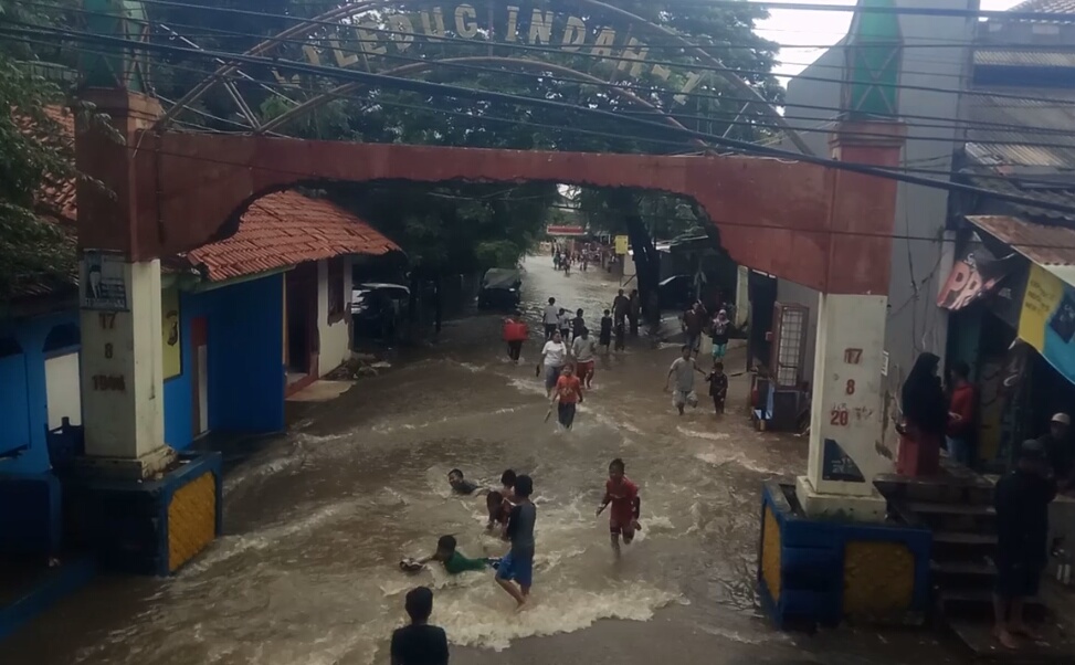 Warga Ogah Diungsikan, Enam Titik di Kecamatan Karang Tengah Terendam