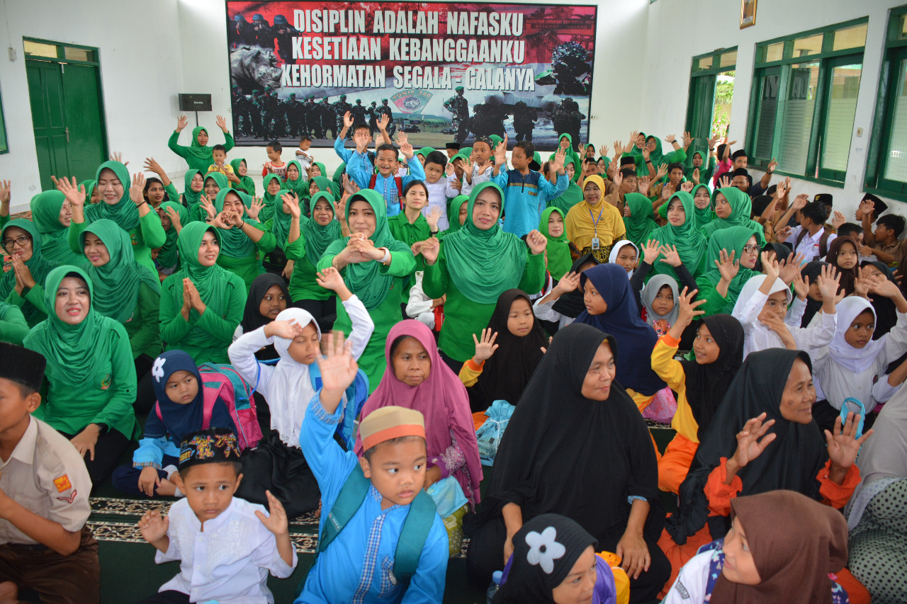 Jumat Berkah, Persit Koorcab Korem 064 Senam Bareng dan Santunan Anak Yatim