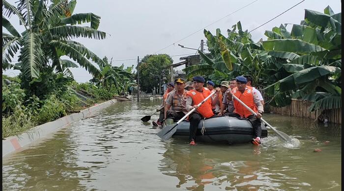 Amankan Banjir, Polisi Terjunkan 135 Personel