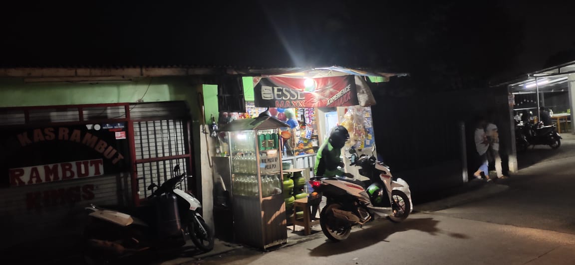 HP Pedagang Kelontong di Ciputat Dirampas Pembeli