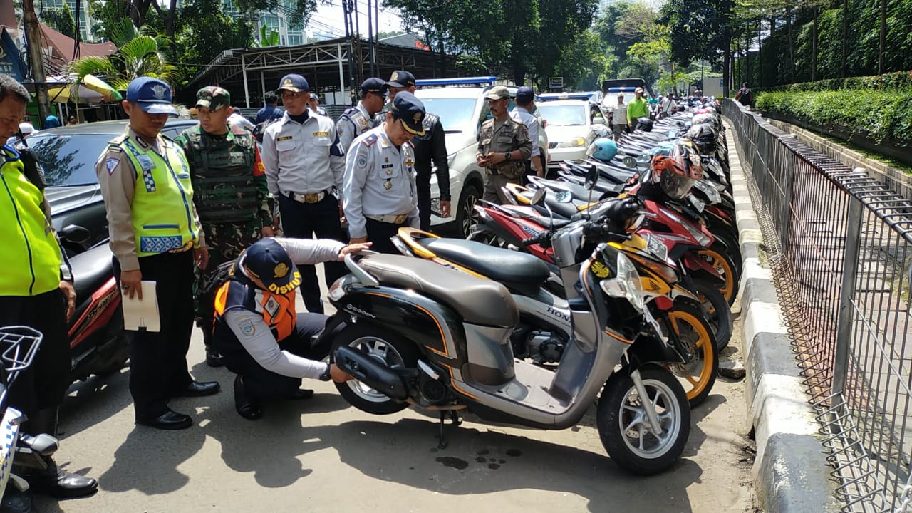 Parkir Sembarangan, Ratusan Motor Terjaring Operasi Cabut Pentil