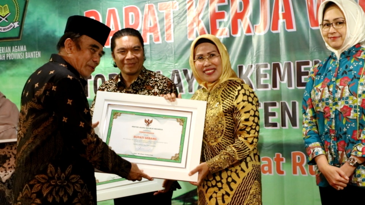 Kucurkan Anggaran Puluhan Miliar, Bupati Serang Didapuk Penghargaan