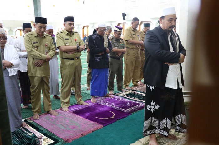 Pemkab Tangerang Gelar Sholat Ghoib Untuk Gus Sholah