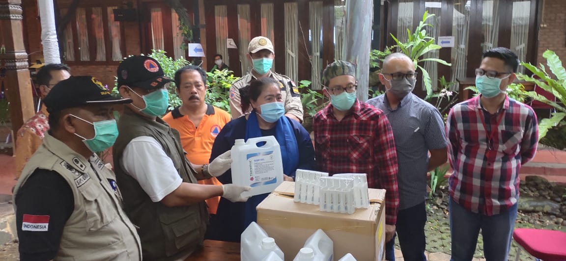 Posko Gugus Tugas Covid-19 Tangsel Terima Bantuan Hand Sanitizer