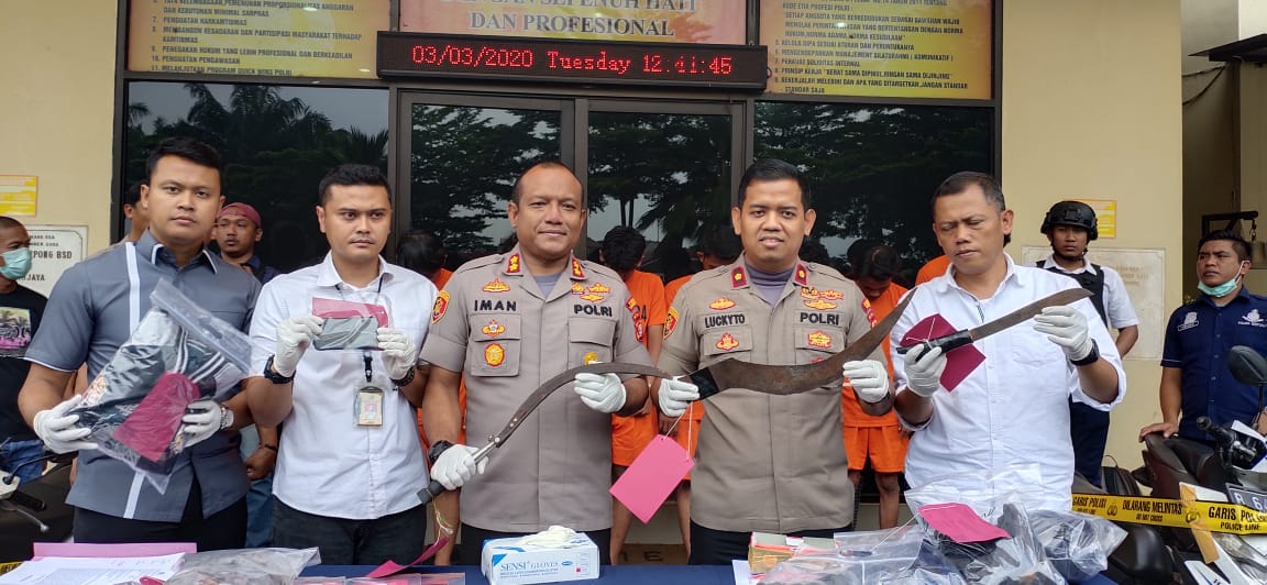 Aniaya Warga Hingga Tewas: Delapan Dibekuk, Dua Buron