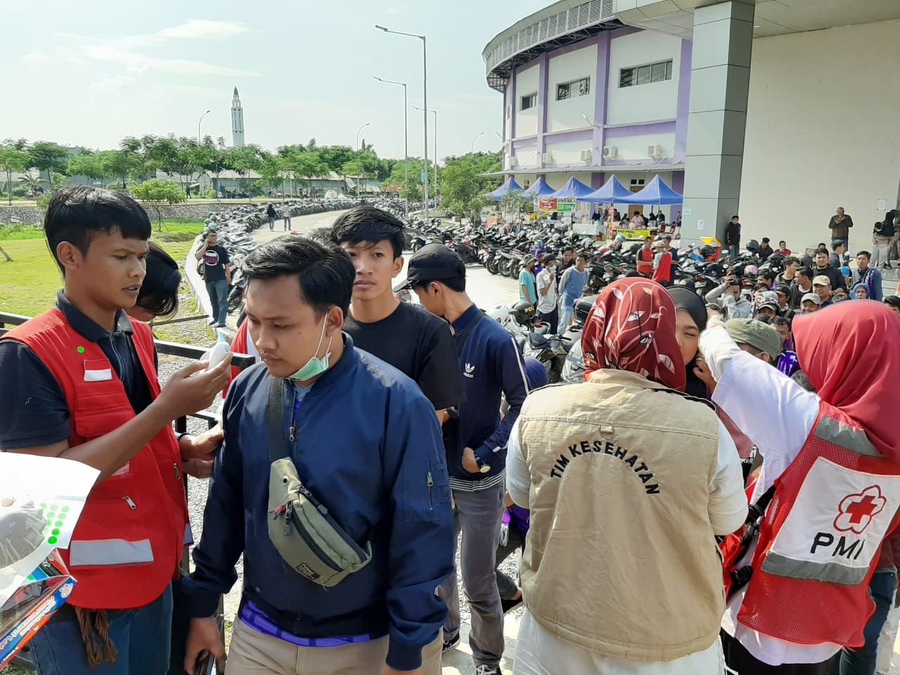Cegah Virus Corona, Suporter Cek Kesehatan Sebelum Masuk Stadion