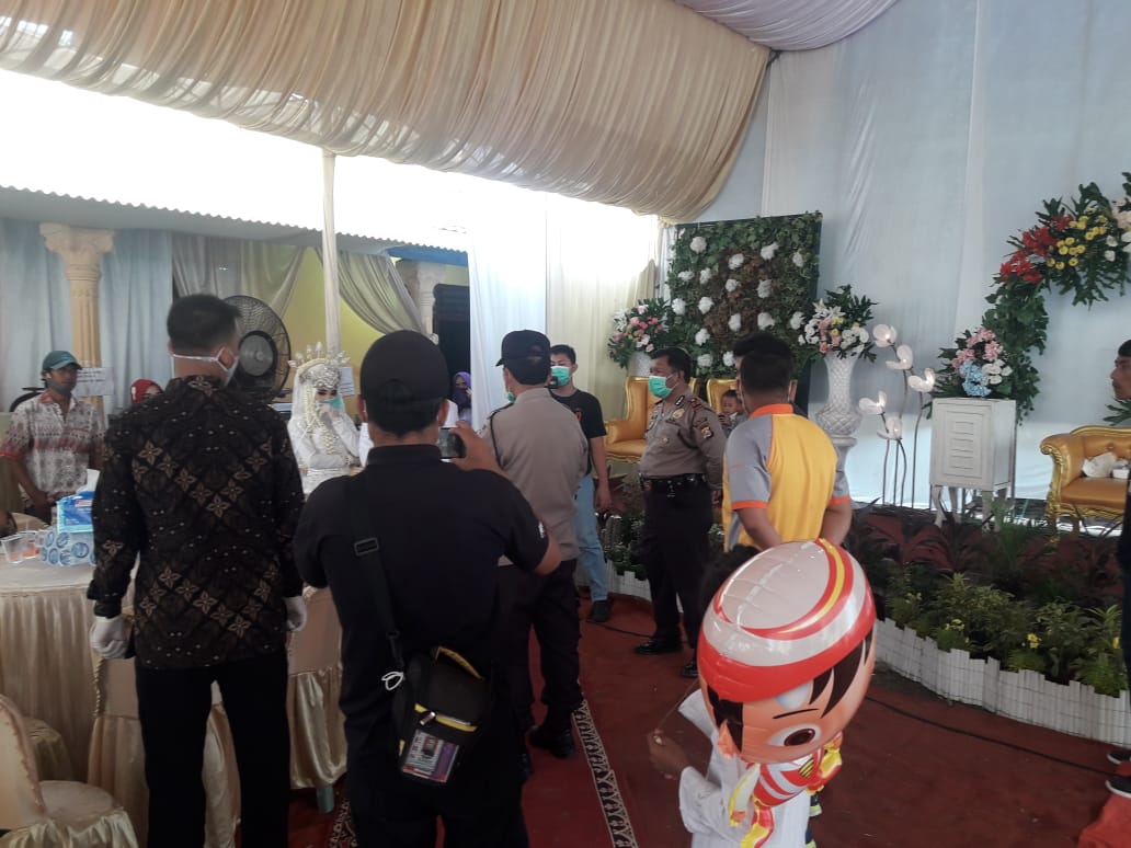 Membandel, Kapolsek Ciruas Bubarkan Resepsi Pernikahan