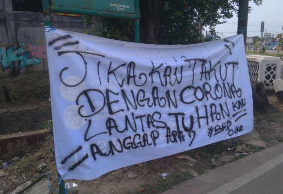 Di Kota Serang Beredar Spanduk Bertuliskan Anggap Enteng Corona