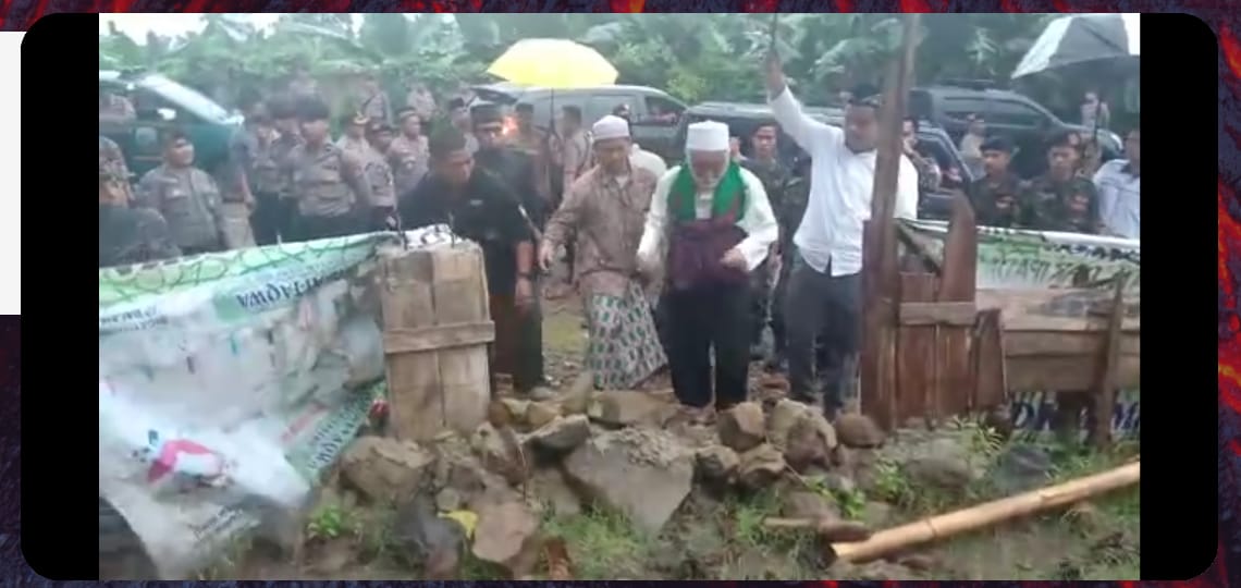 Di Alun-alun Padarincang, Abuya Muhtadi Doakan Keselamatan Bumi Banten