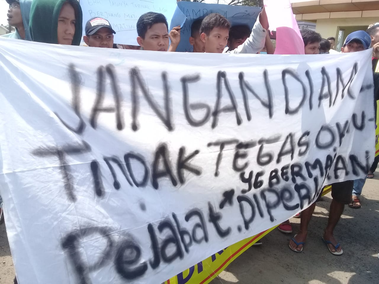 Masyarakat Curug Minta Pemkot Serang Tutup Peternakan Ayam