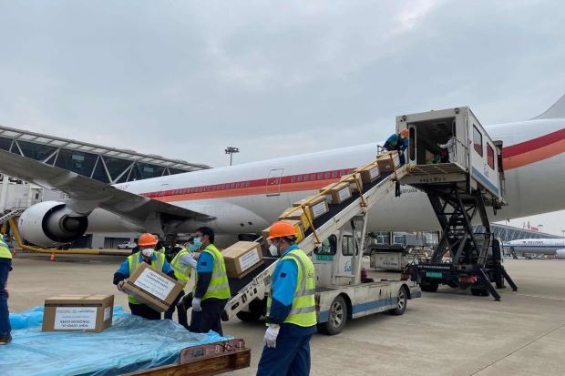 Bantuan Alat Kesehatan dari Investor Cina Tiba di Jakarta