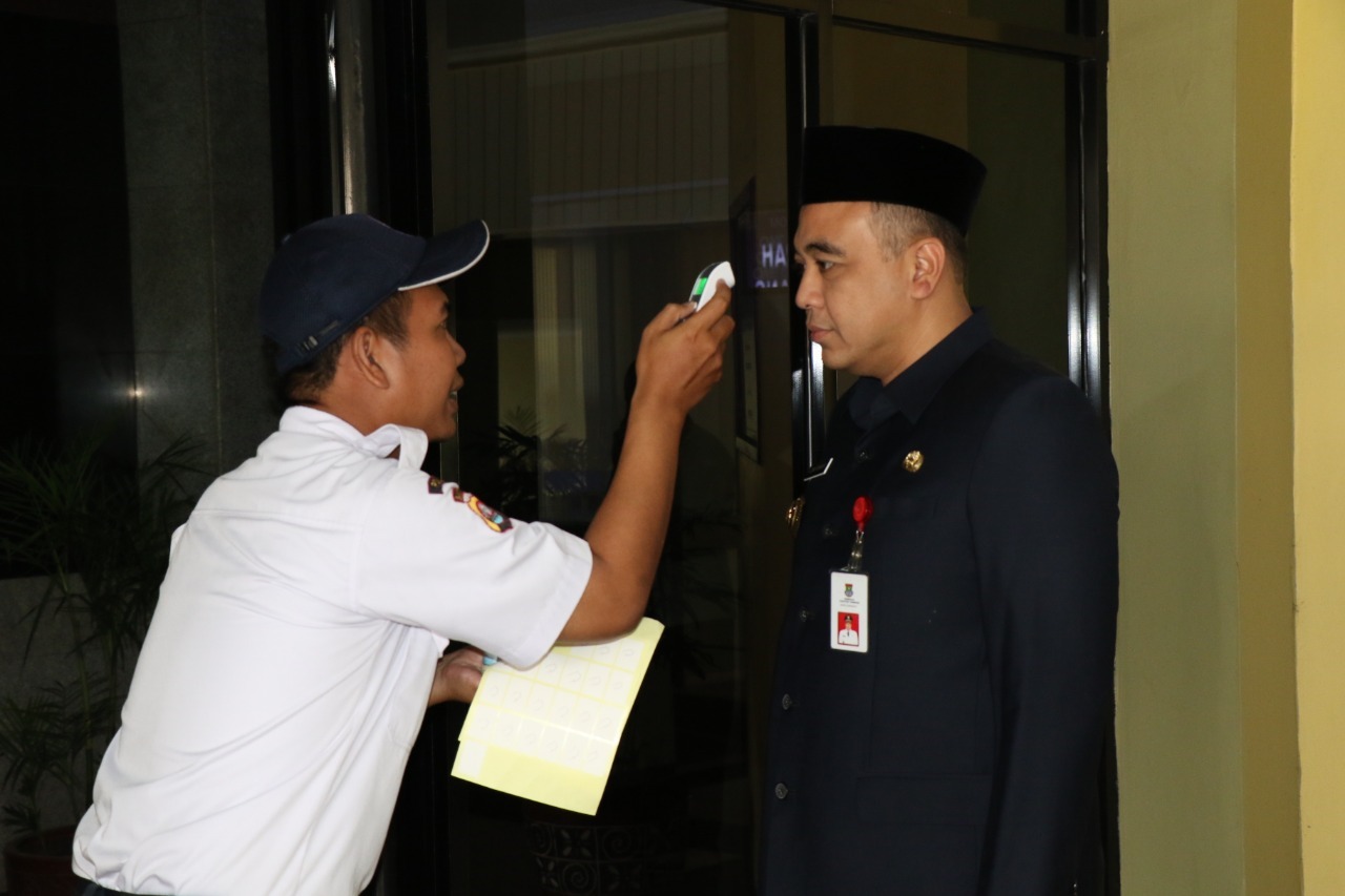 Masuk Perkantoran, Pegawai di Pemkab Tangerang Wajib Cek Suhu Tubuh