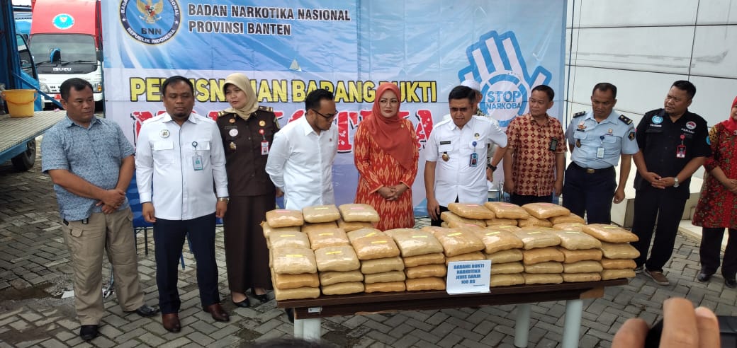BNNP Banten Musnahkan 100 Kg Ganja Sitaan