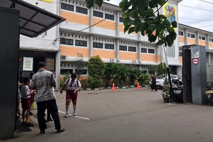 Cegah Virus Corona, Menteri Nadiem Diminta Liburkan Sekolah