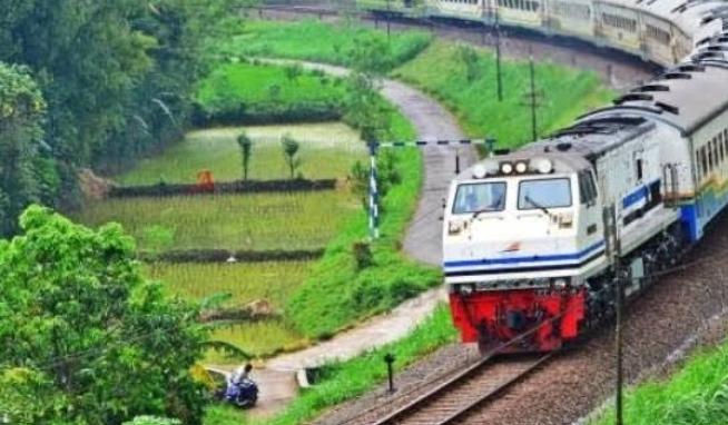 Kereta Rangkasbitung-Merak Berhenti Beroperasi Sebulan