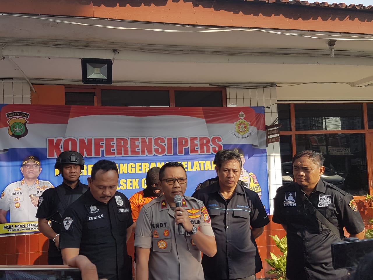Pamer 'Burung' di Halte Kampus UIN Ciputat, Bapak Dua Anak Diamankan