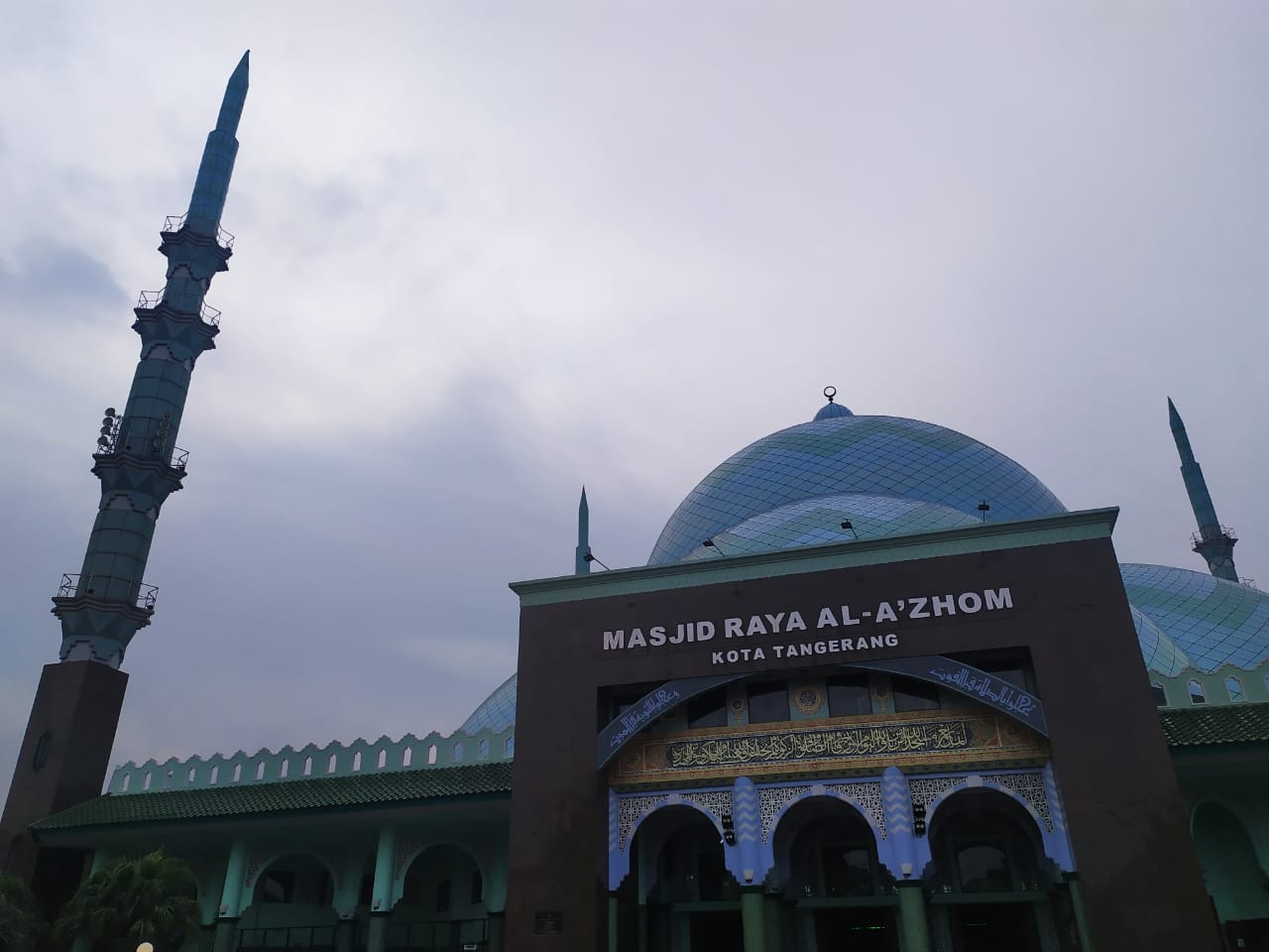 Meski KLB Corona, Masjid Al Azhom Tetap Laksanakan Shalat Jum'at