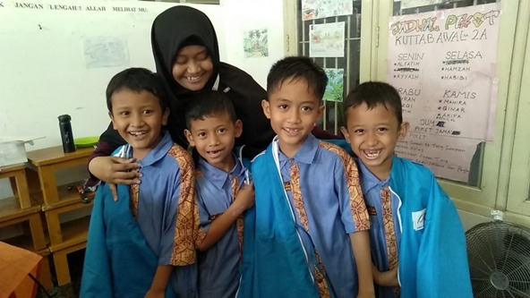 Murid Kuttab Al Fatih Diedukasi Winter Simulation