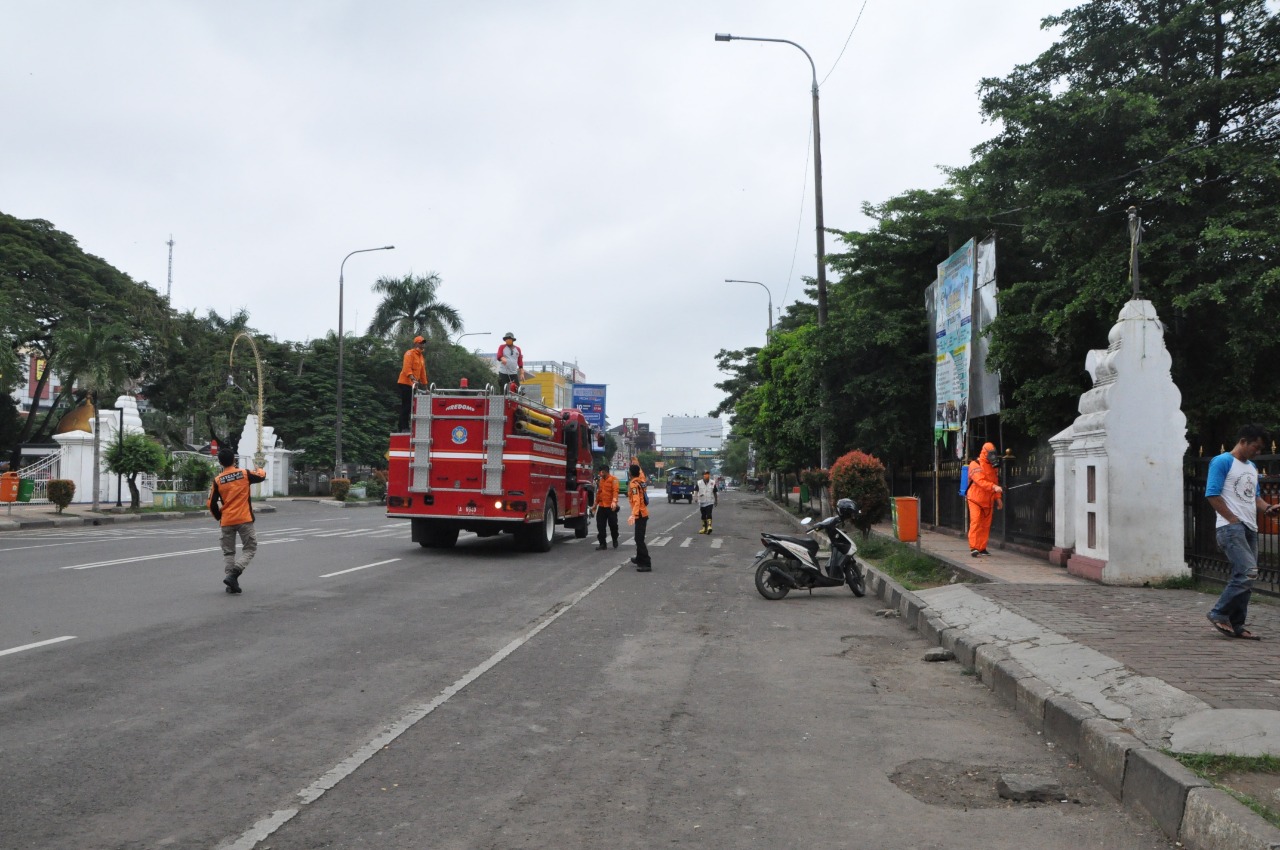 Puluhan Titik Fasilitas Umum dan Area Publik di Serang Disemprot Disinfektan
