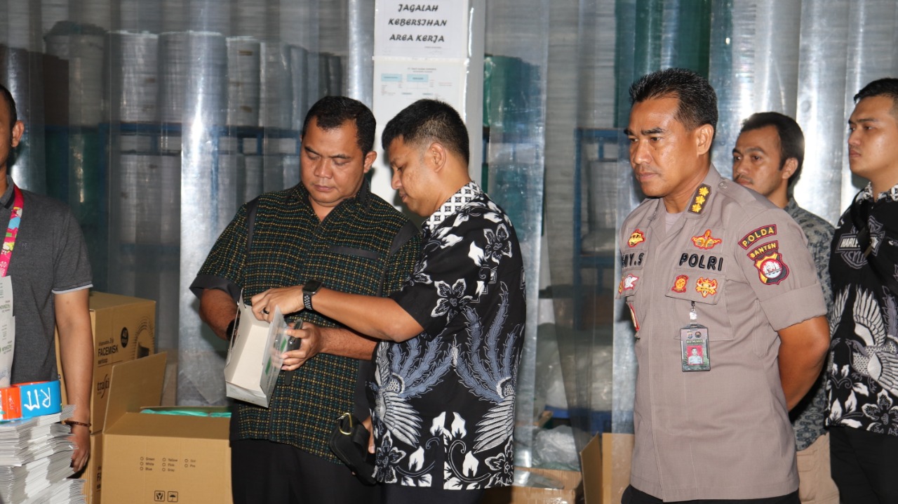 Polda Banten Grebek Pabrik Masker di Serang