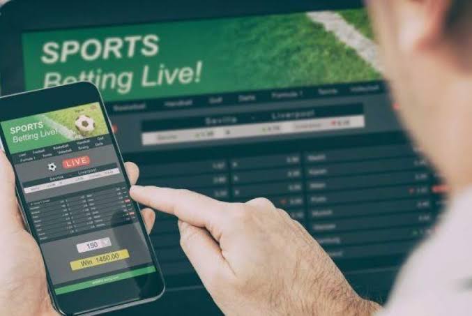 Asyik Main Judi Online, Enam Supir Angkot Diamankan