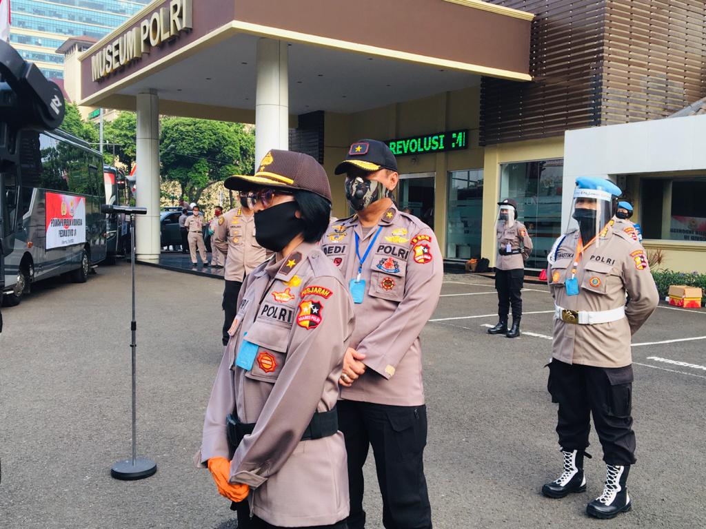 Peringati Hari Kartini, Polwan Gelar Bakti Sosial