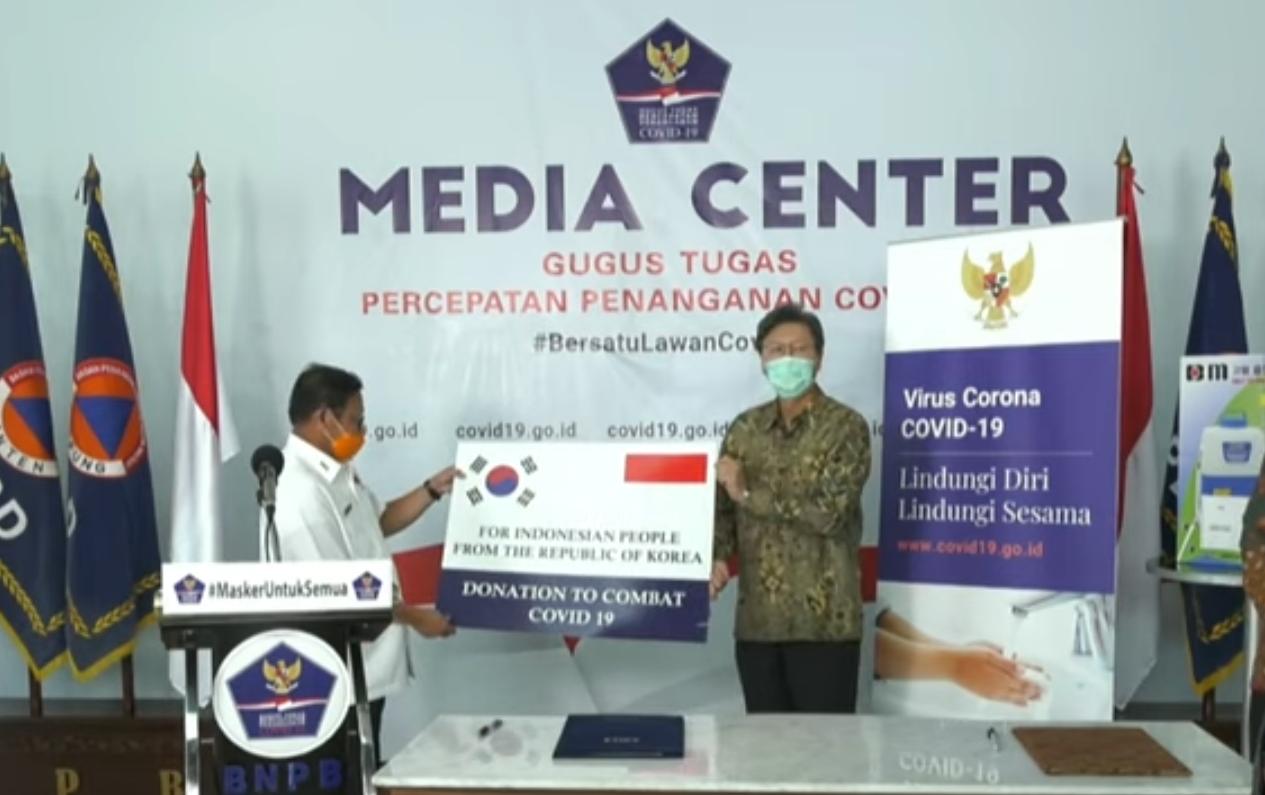 Penyerahan bantuan dari Pemerintah Korea Selatan. (Irur)