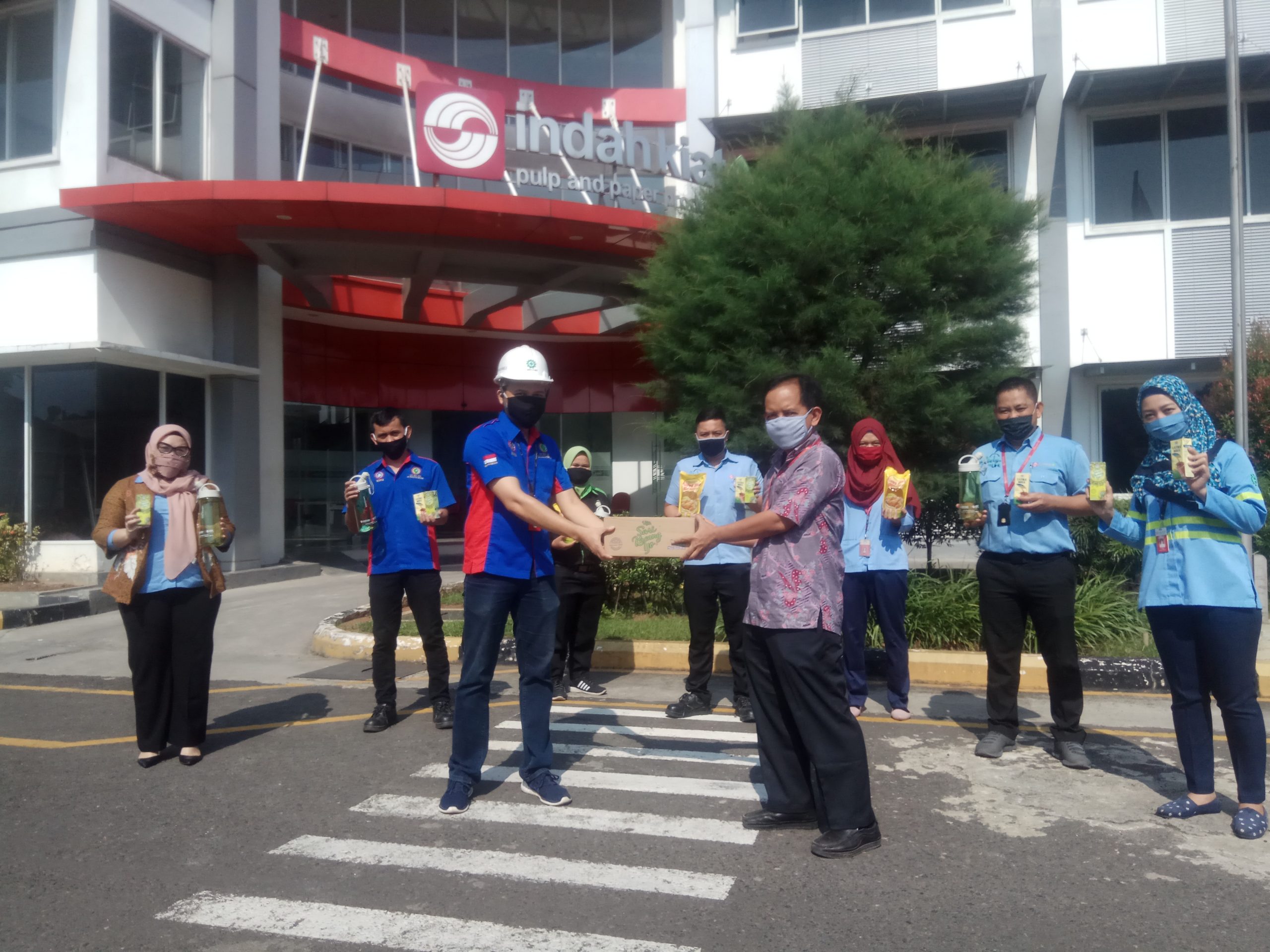 Tingkatkan Imunitas Tubuh dari Virus Corona, Karyawan Pabrik Kertas Diberi Suplemen Tambahan