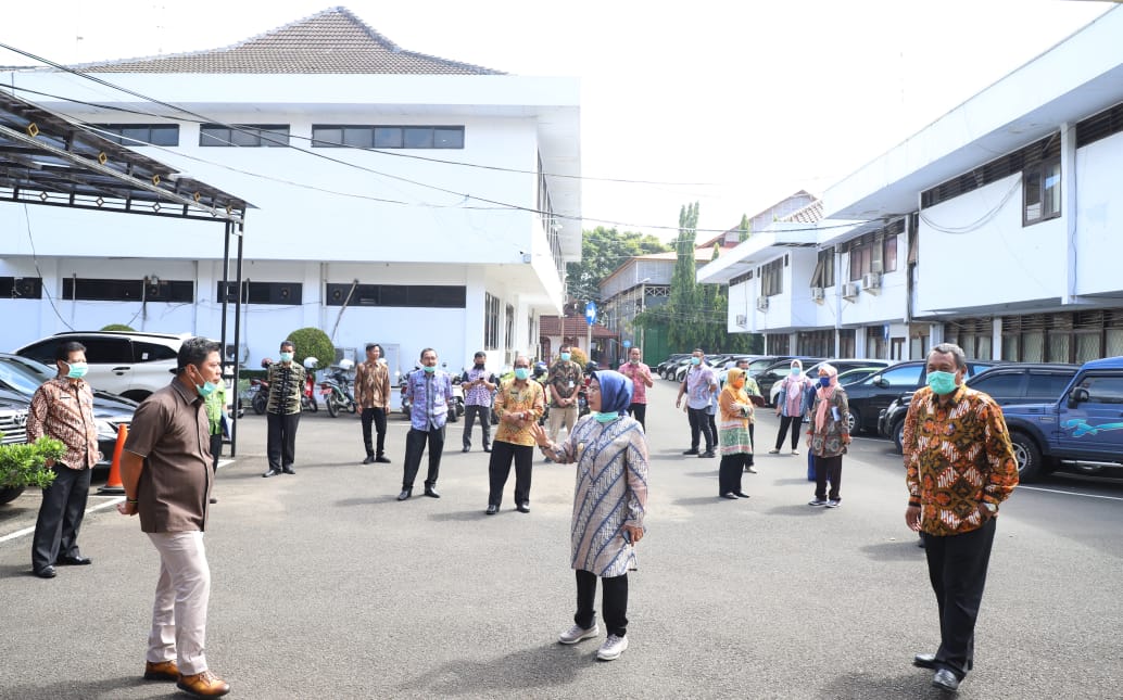 Tatu Jemur Seluruh Pegawai Selama 15 Menit