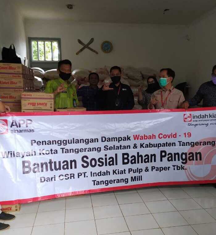 Perusahaan Kertas Serahkan Bantuan Ribuan Paket Bahan Pangan ke Dinsos Tangsel