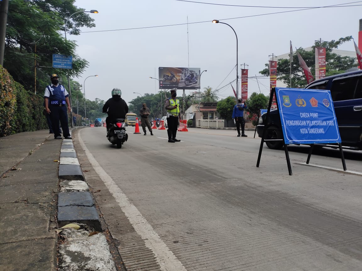 Hari Pertama PSBB di Kota Tangerang: Usir Ojol Bawa Penumpang Hingga Tak Pakai Masker