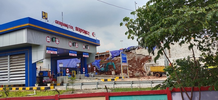 Turap Tol Serpong-Cinere Longsor, Gerbang Tol Serpong 2 Rusak Parah