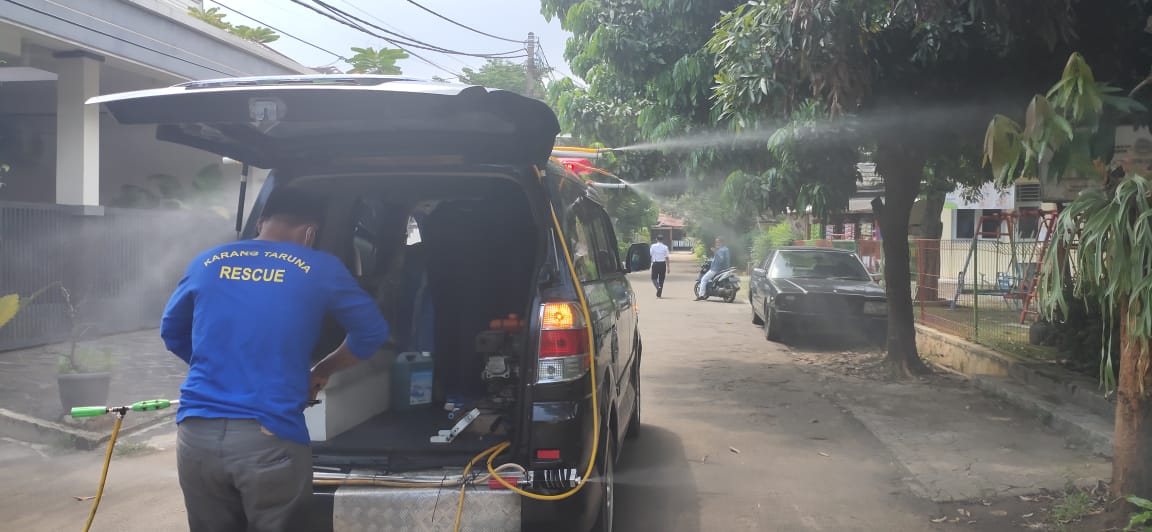 Semprot Disinfektan, Minibus Dimodifikasi Bak Kendaraan Taktis Polisi