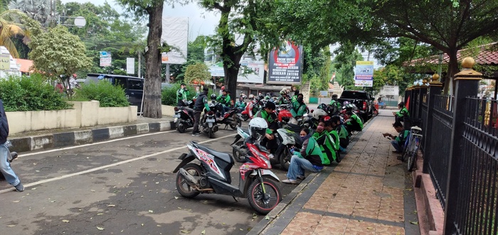 Kisah Sedih Driver Ojol Sepi Orderan saat Pandemi Corona.