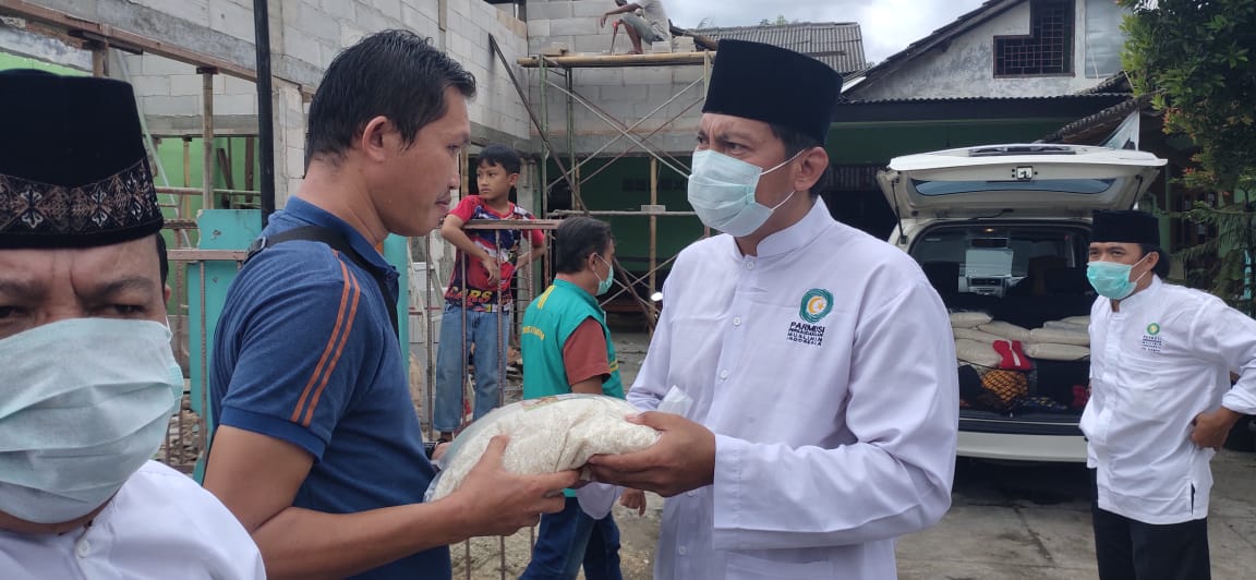Parmusi Tangsel Bagikan Beras ke Supir Angkot