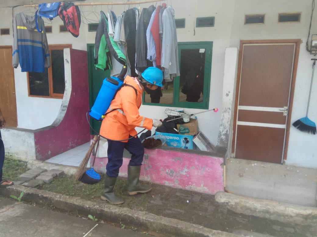 Rumah Warga dan Tempat Ibadah Sasaran Penyemprotan Disinfektan