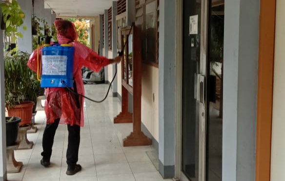 Agripala SMKN 2 Kota Tangerang Semprot Desinfektan Seluruh Area Sekolah