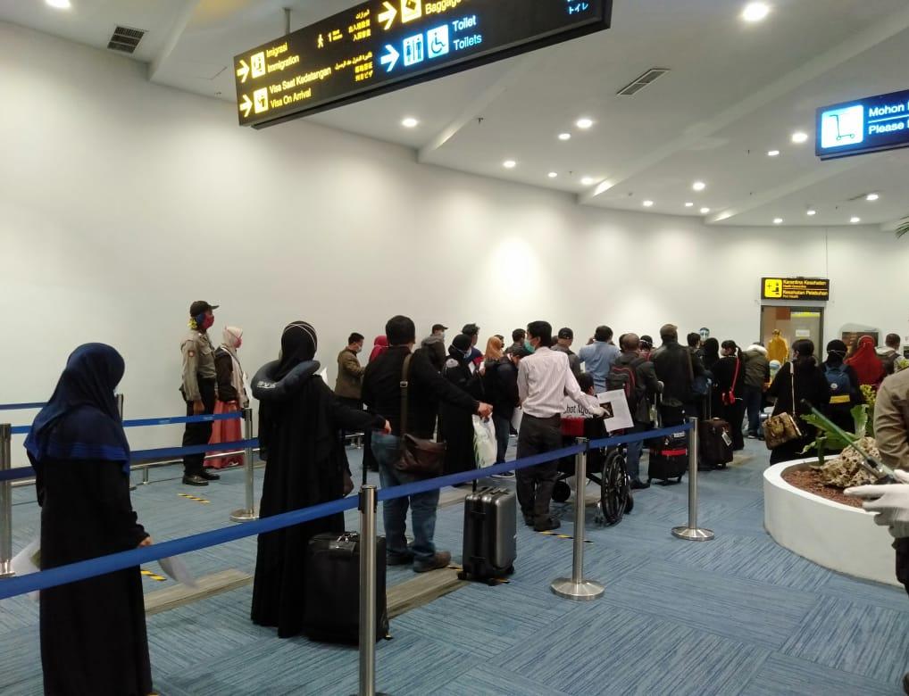 Pulang dari Malaysia dan Arab Saudi, Pekerja Migran Jalani Pemeriksaan Kesehatan di Bandara Soetta
