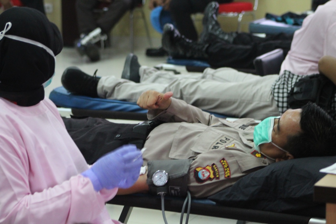 Stok Darah Menipis, Polres Serang Sumbang 100 Kantong