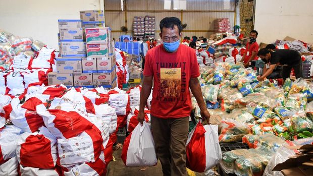 Mensos Sebut Ada Faktor Politik dalam Pembagian Bansos Corona