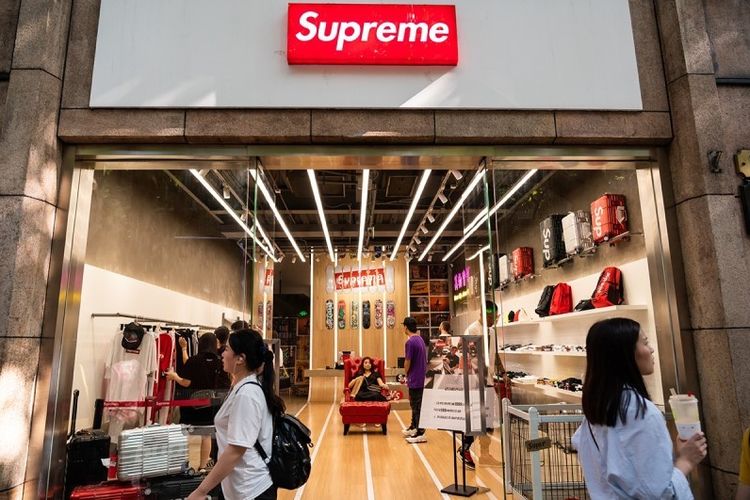 Paling Banyak Dipalsukan, Supreme Akusisi Merek Dagang di China