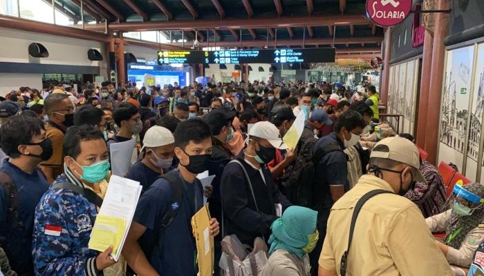 Penumpukan Penumpang di Bandara Soetta Bikin WH Sewot