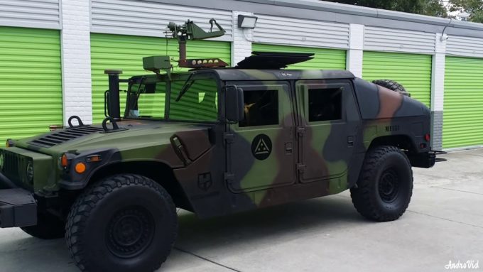 Hummer Bergaya Militer Dijual Online