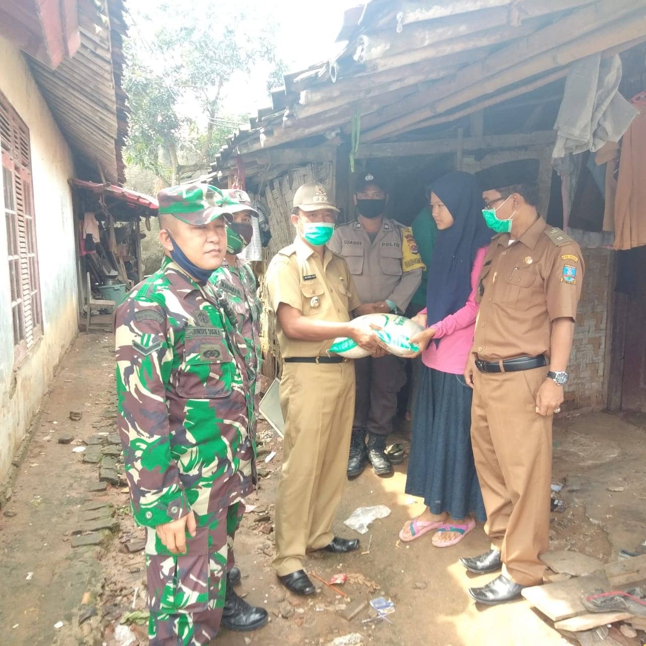 Tak Ingin Warganya Meninggal Dunia Karena Kelaparan, Bupati Serang Serukan ‘Gerakkan Jaga Tetangga
