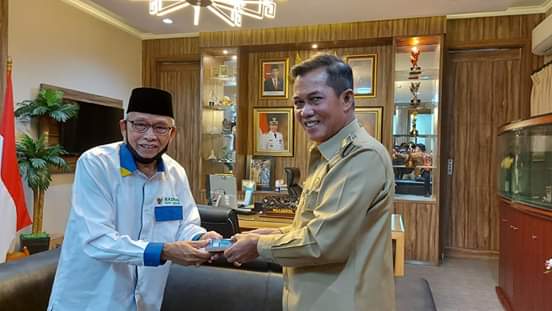 Walikota Serang Bayar Zakat Rp 20 Juta