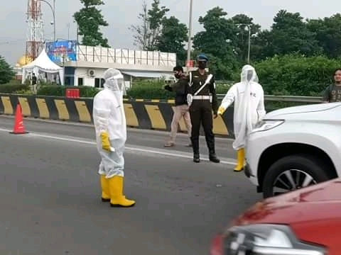 Cerita Relawan yang Berjaga di Pos Check Point Kota Serang