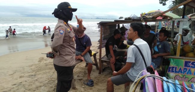 Himbau Pengunjung Pantai, Polisi Patroli di Wisata Pantai Anyer